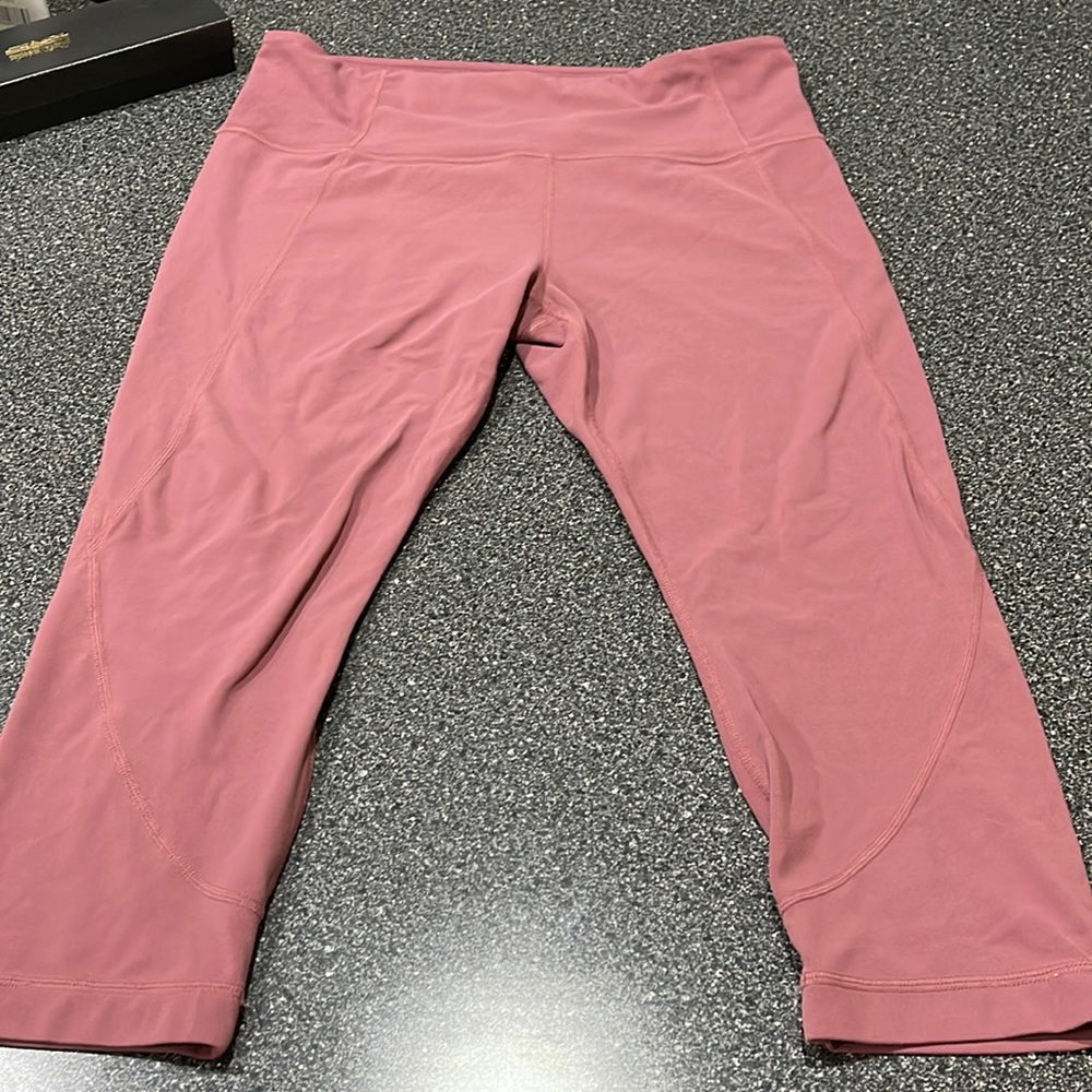 Athleta Cropped high rise leggings size Large EUC